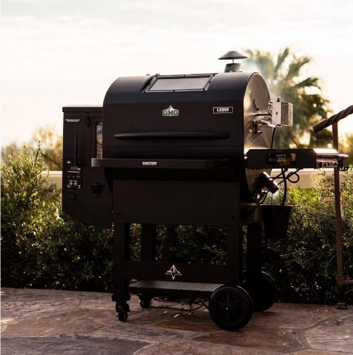 green-mountain-grills-green-mountain-grills-ledge-prime-20-wi-fi-controlled-pellet-grill-4194730.jpg